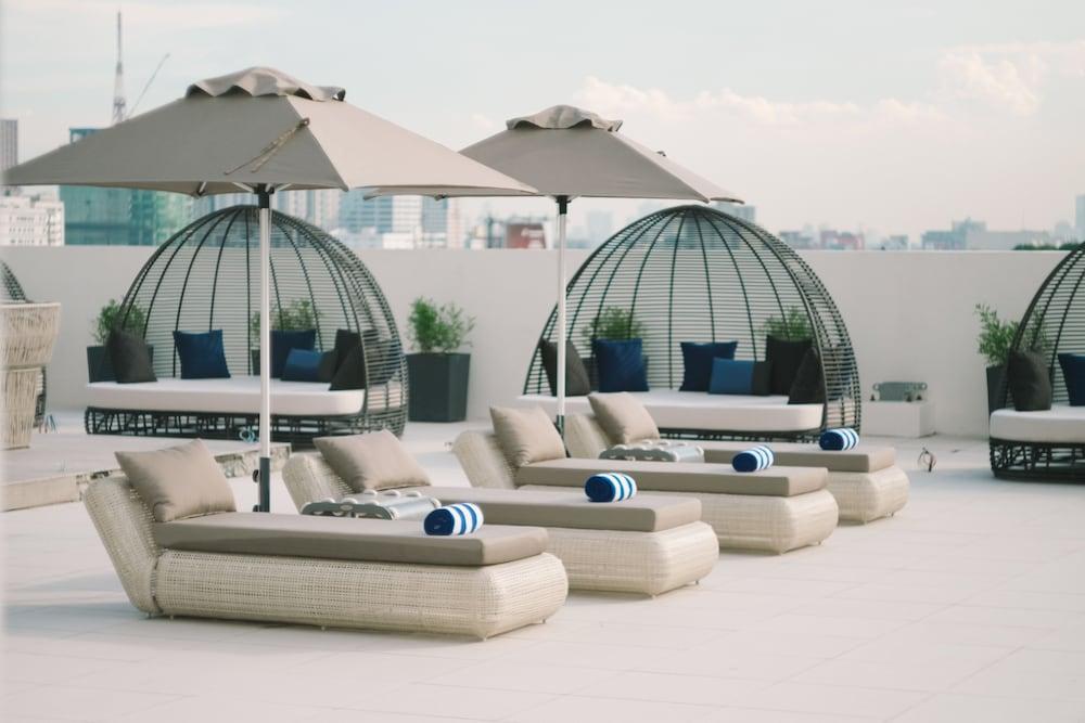 Seda Vertis North Кесон-Сити Экстерьер фото The rooftop pool at the hotel