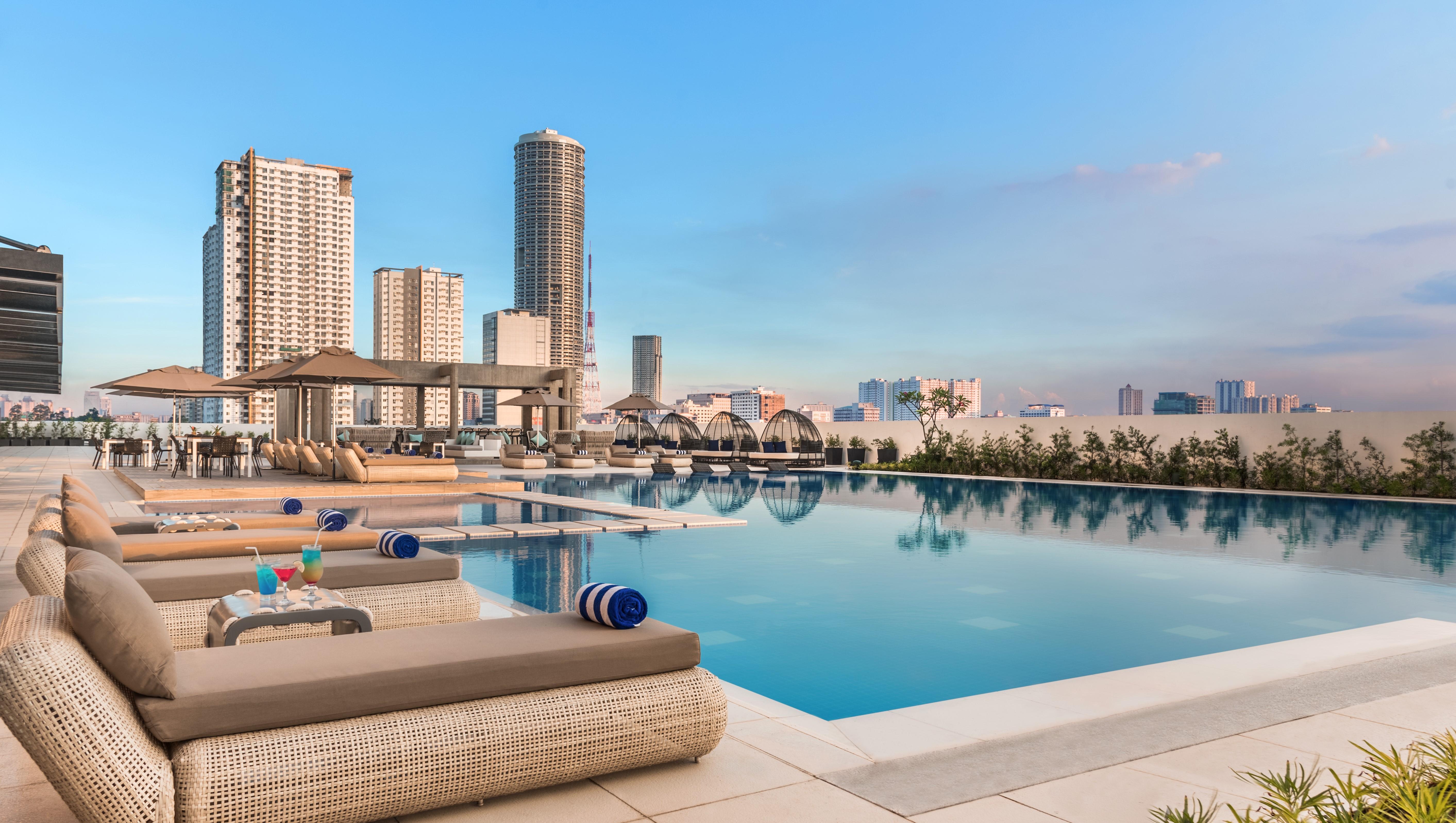 Seda Vertis North Кесон-Сити Экстерьер фото The Infinity Pool at the 10th floor of the hotel