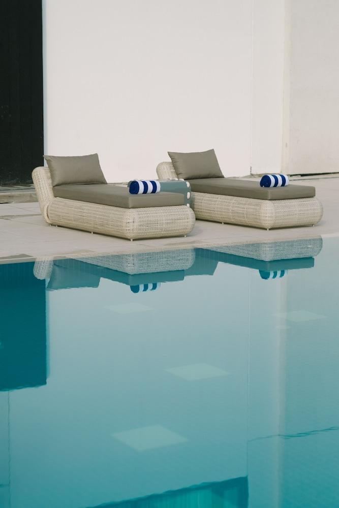 Seda Vertis North Кесон-Сити Экстерьер фото Pool furniture
